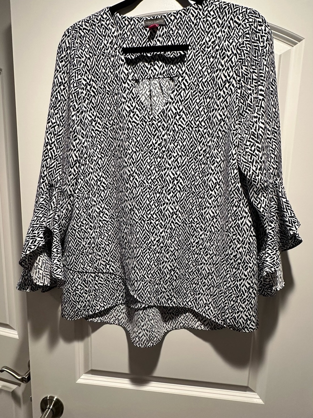Vince Camuto Black & White Geometric V-Neck Ruffle Sleeve Blouse